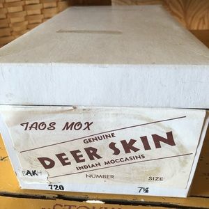 Vintage Indian Made Deerskin Moccasins New Old Stock 7 1/2 Collectors Moccasins